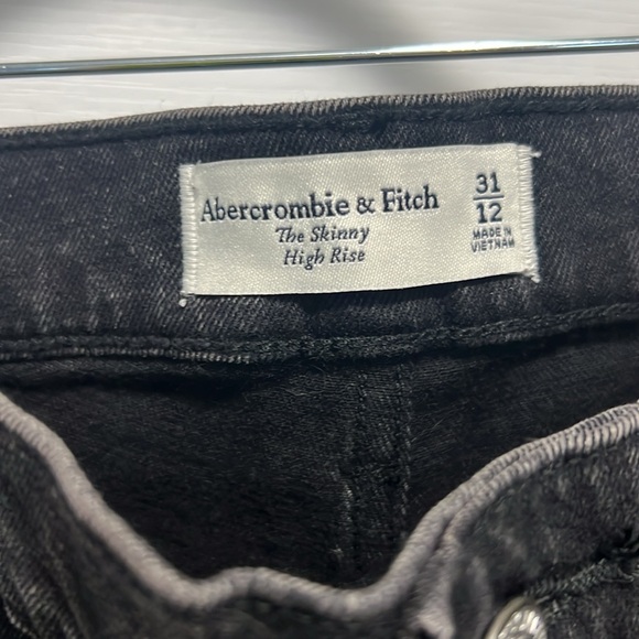 ☀️NWT Abercrombie The Skinny High Rise Jean 31 - Picture 3 of 4